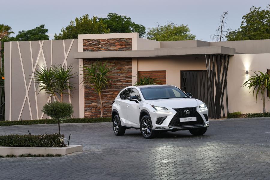  Lexus NX300 F-Sport 2017 года  (ZA) (фото 26 из 40)